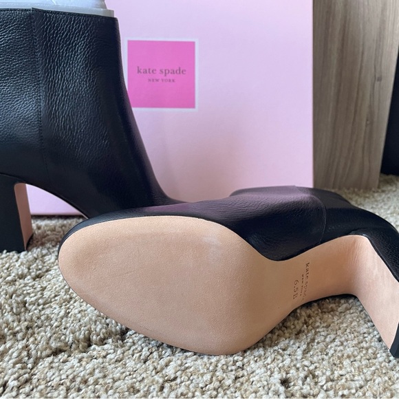 Kate Spade Leather Ankle Knott Zip Boot in Black size 6.5 - Picture 3 of 9